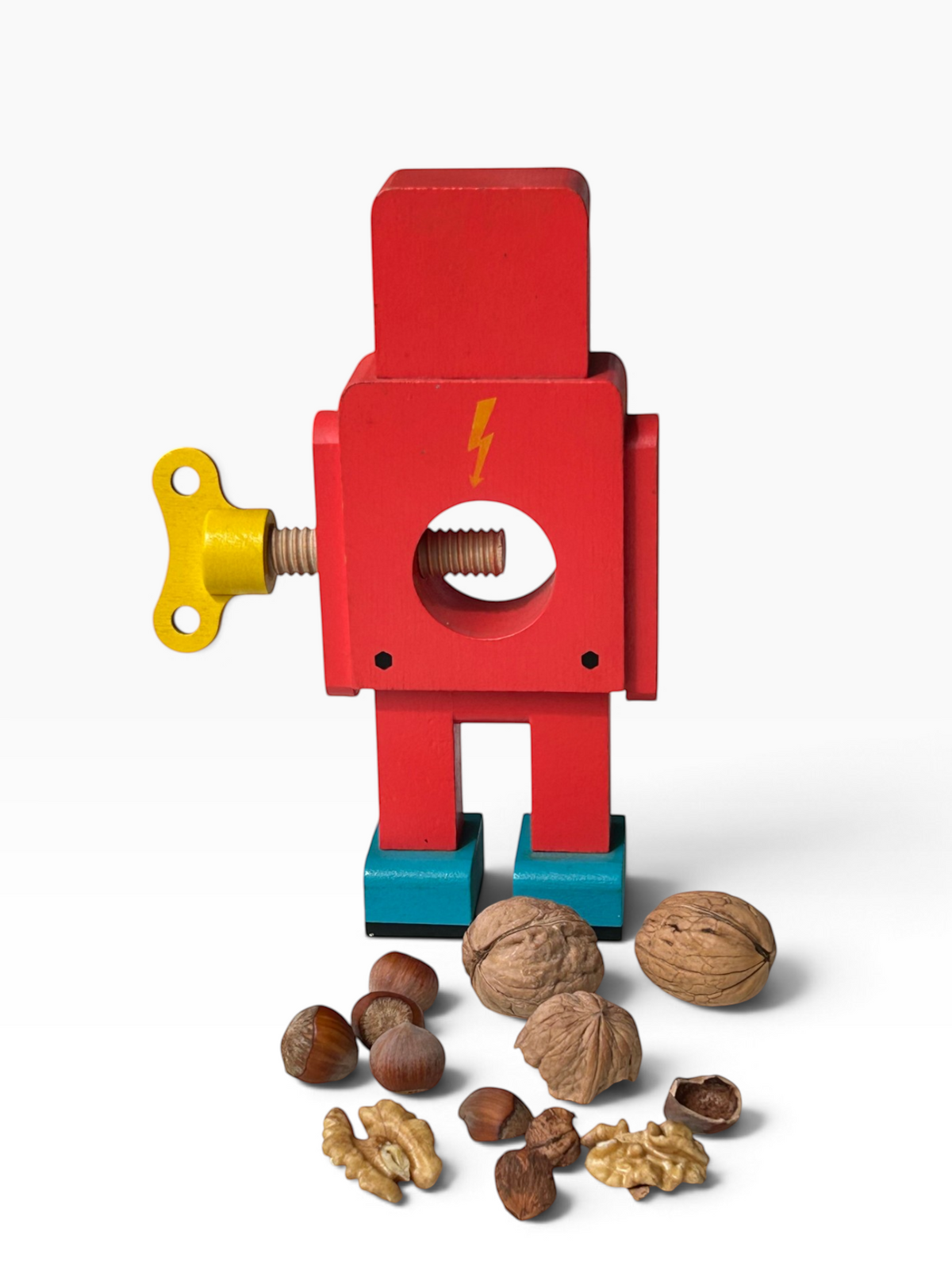 Robot Cascanueces de madera · SUCK UK”