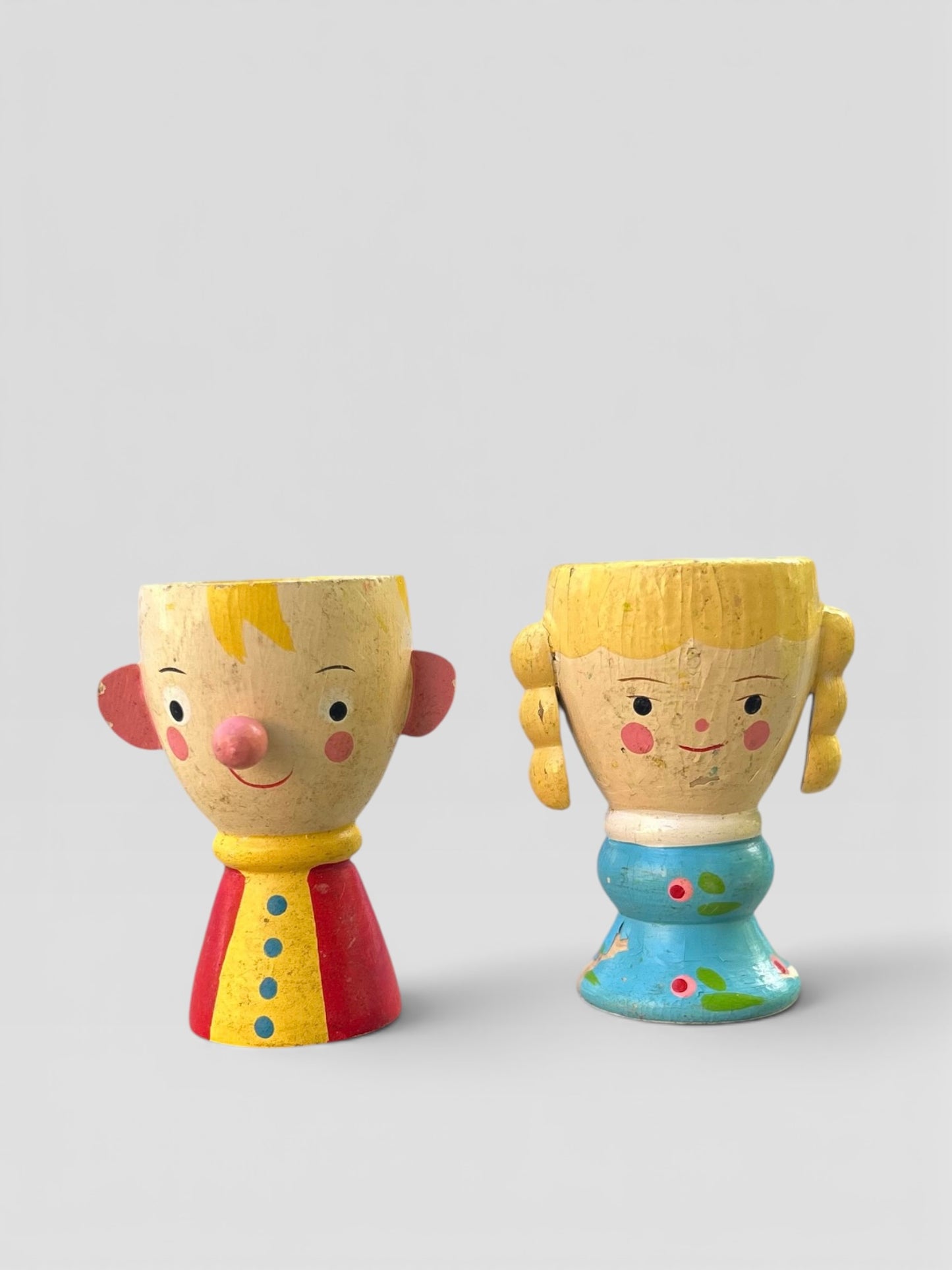 Hueveras de madera pintadas a mano — pareja niño y niña Marca: Sevi, Italia