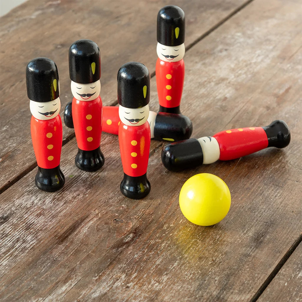 Juego de bolos, soldados de madera.