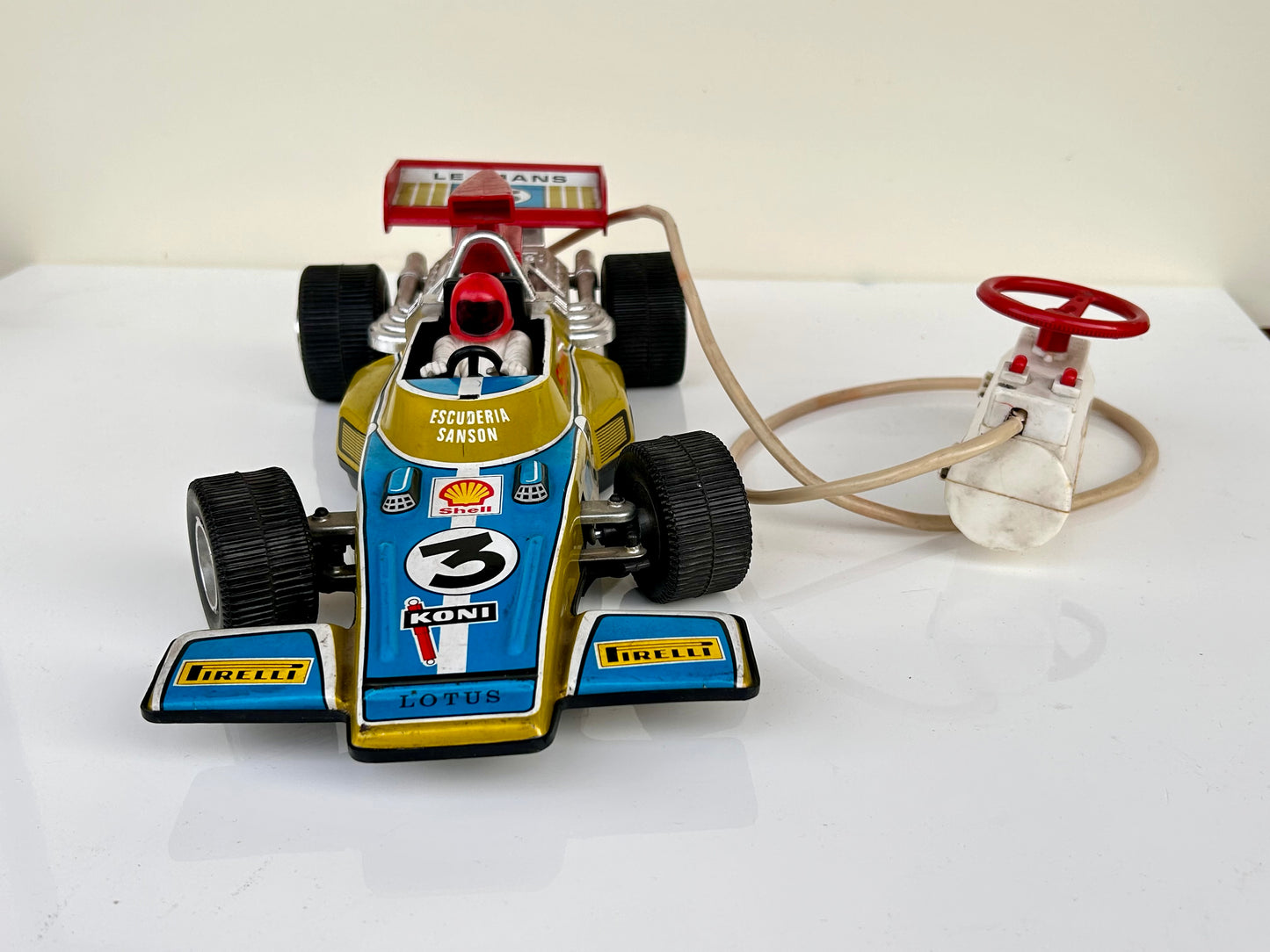 Lotus F1 hojalata con mando · Ideal España 70s