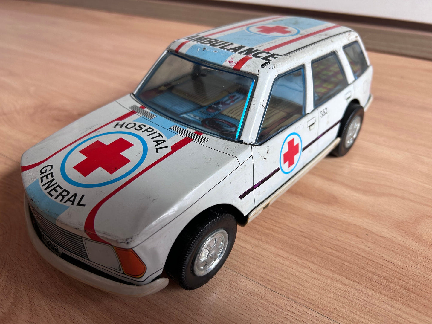 Ambulancia Renault hojalata · Román España 1980