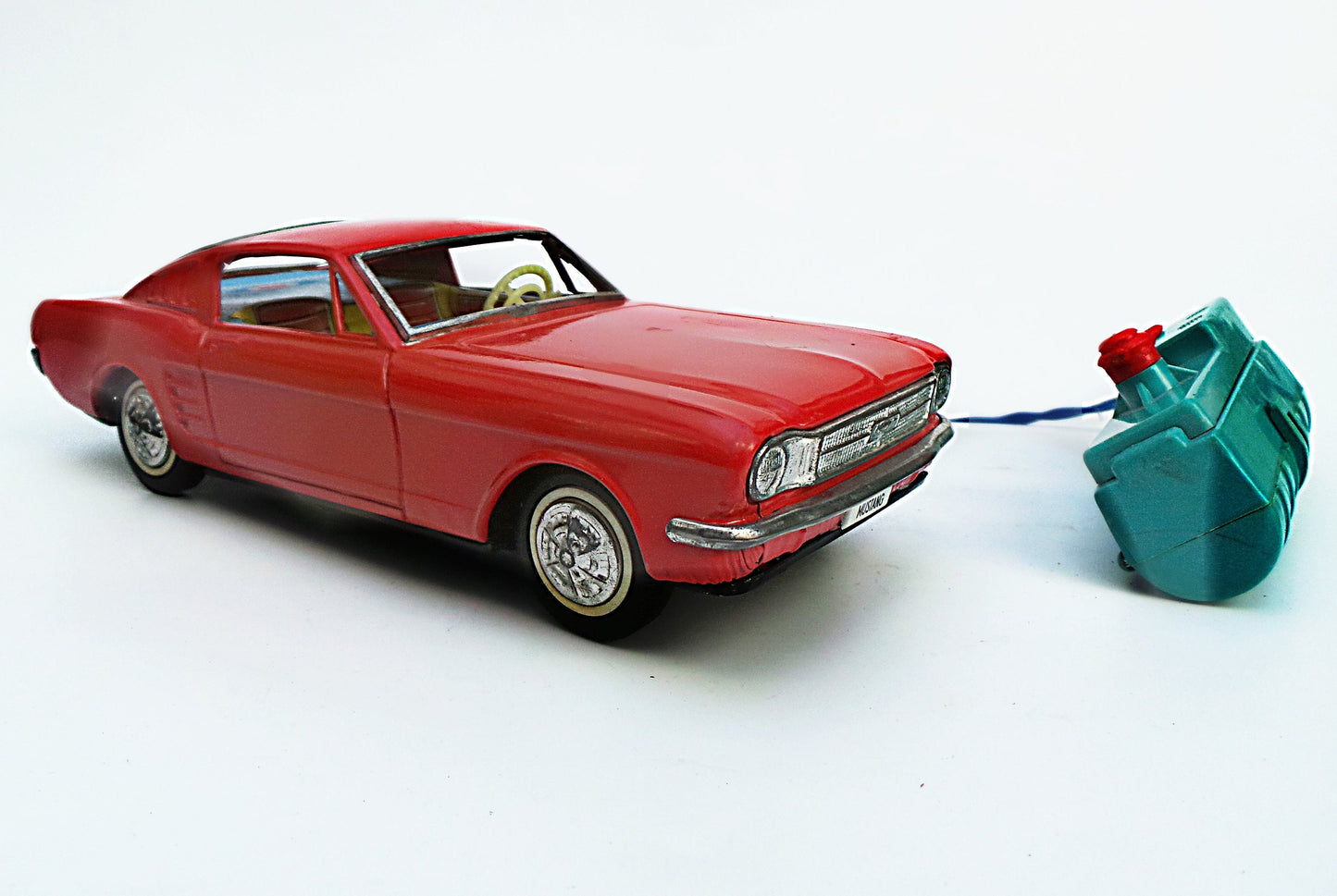 Mustang hojalata con mando · Ideal Argentina 60s