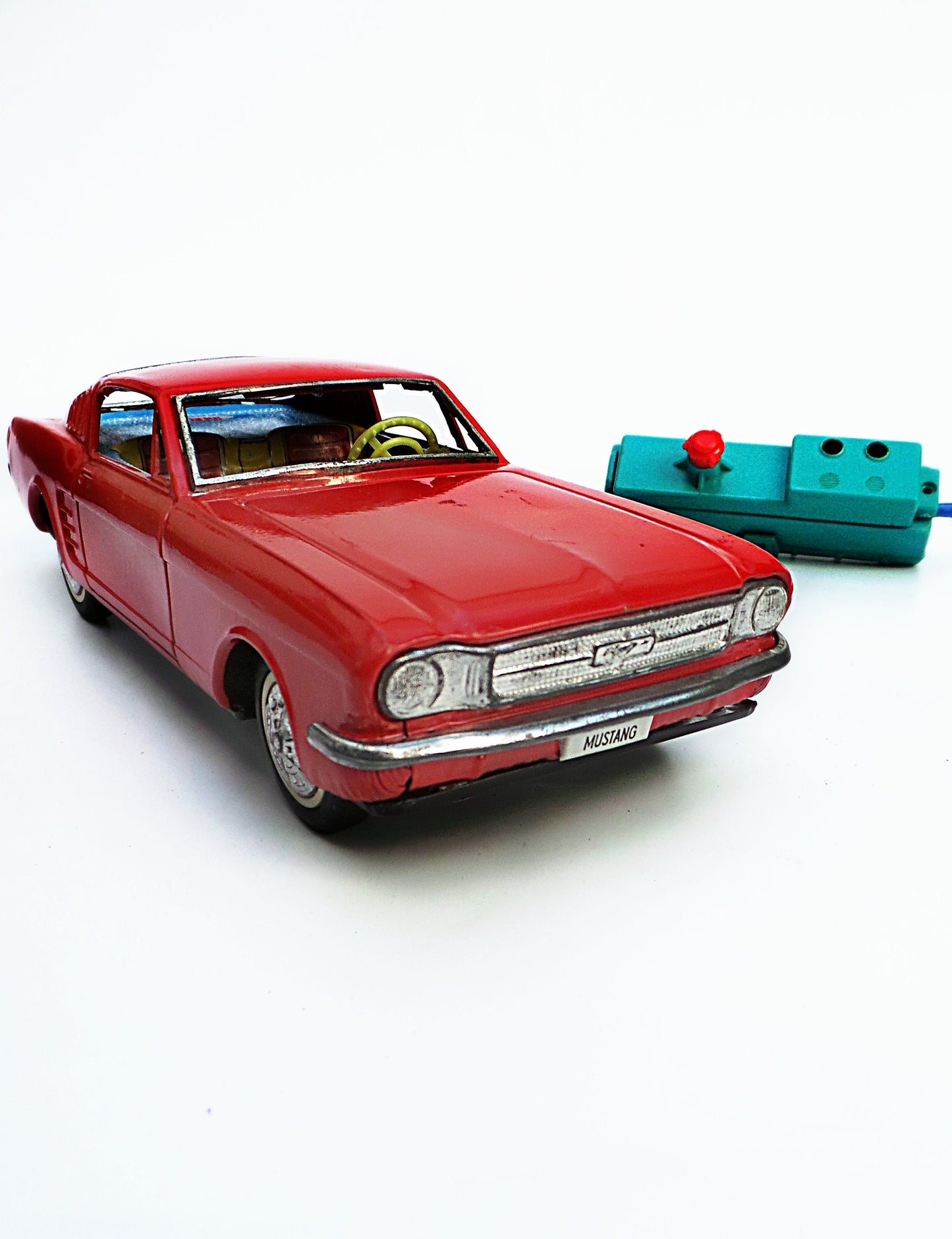 Mustang hojalata con mando · Ideal Argentina 60s