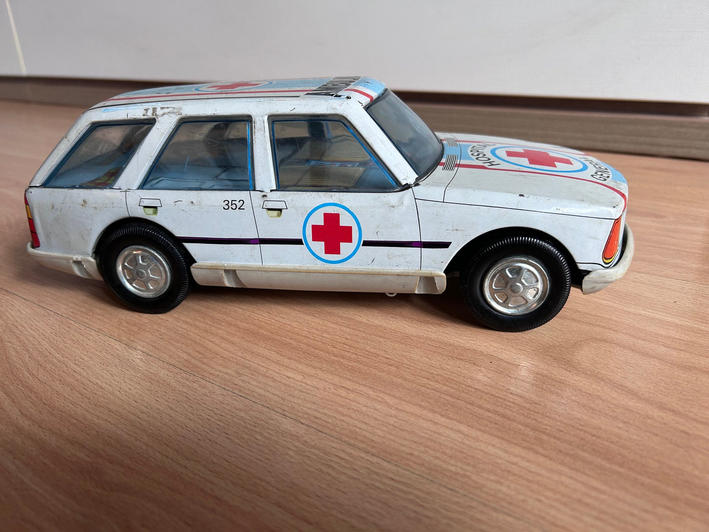 Ambulancia Renault hojalata · Román España 1980