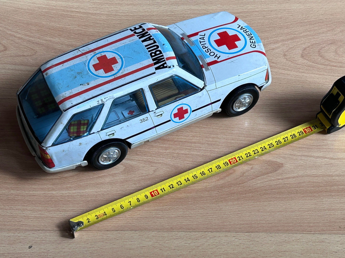Ambulancia Renault hojalata · Román España 1980