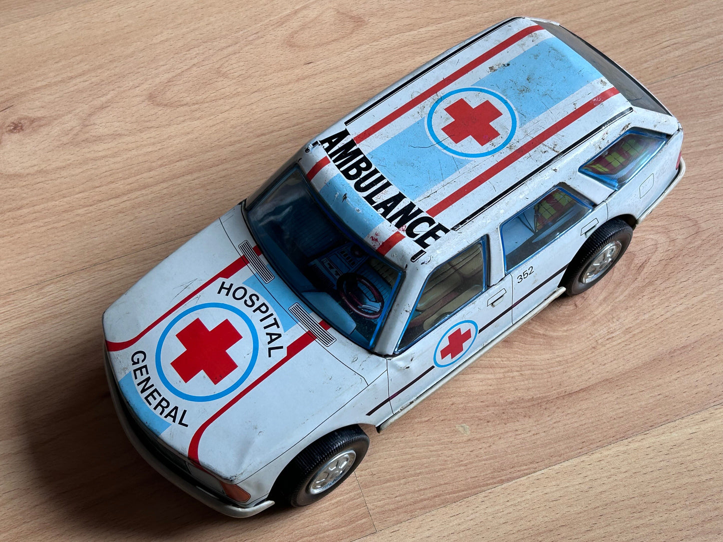 Ambulancia Renault hojalata · Román España 1980