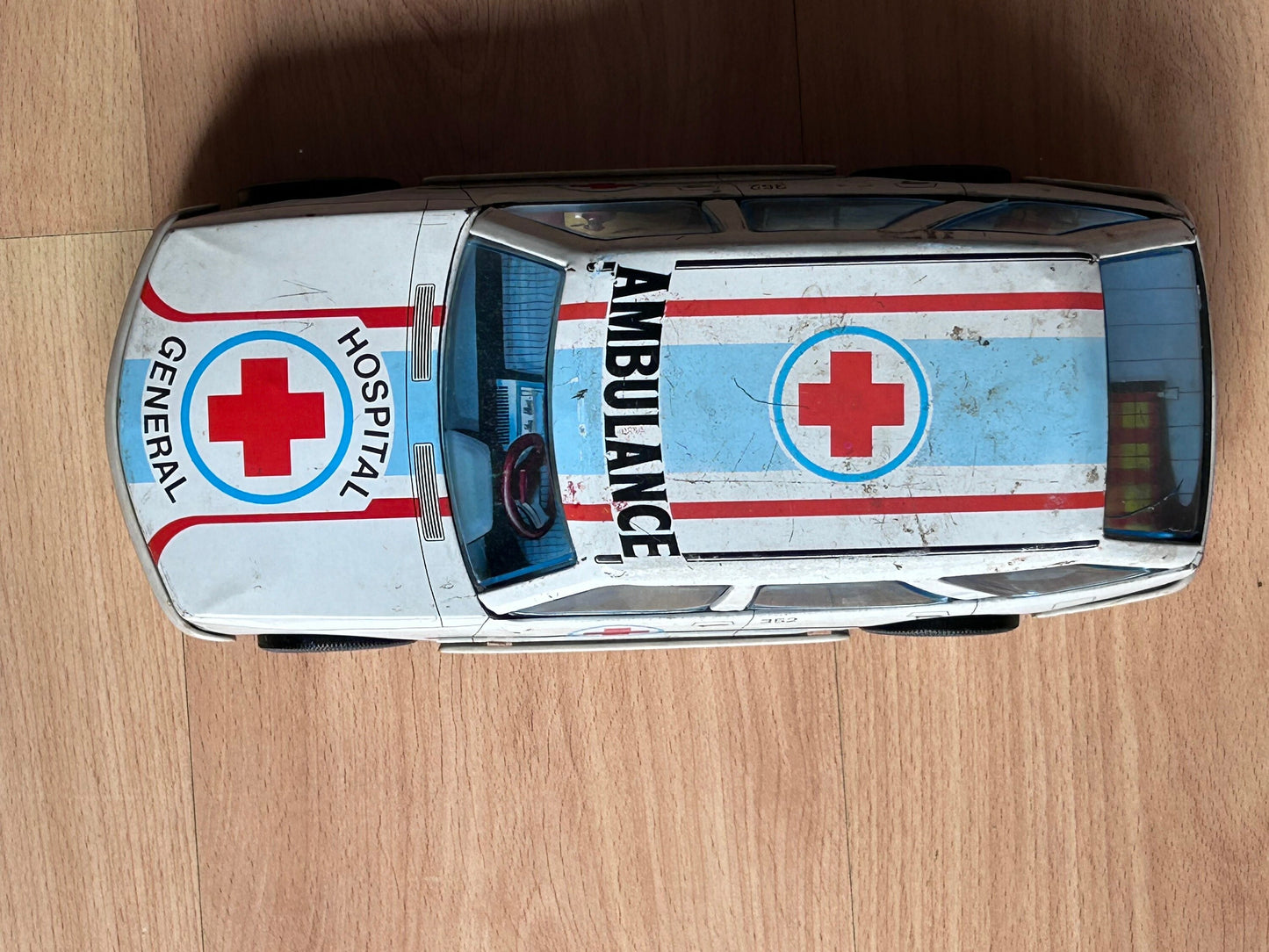 Ambulancia Renault hojalata · Román España 1980