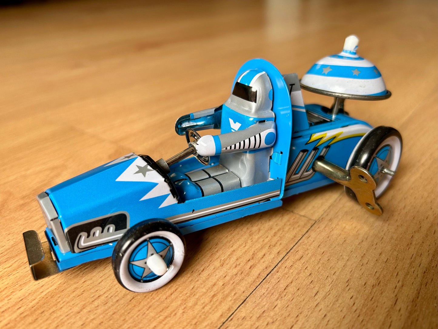 Space Race Car · Hojalata a cuerda con sirena