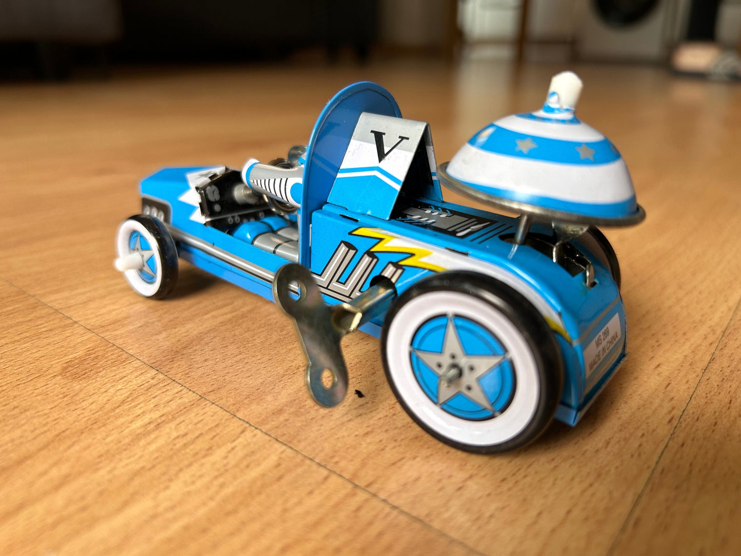 Space Race Car · Hojalata a cuerda con sirena
