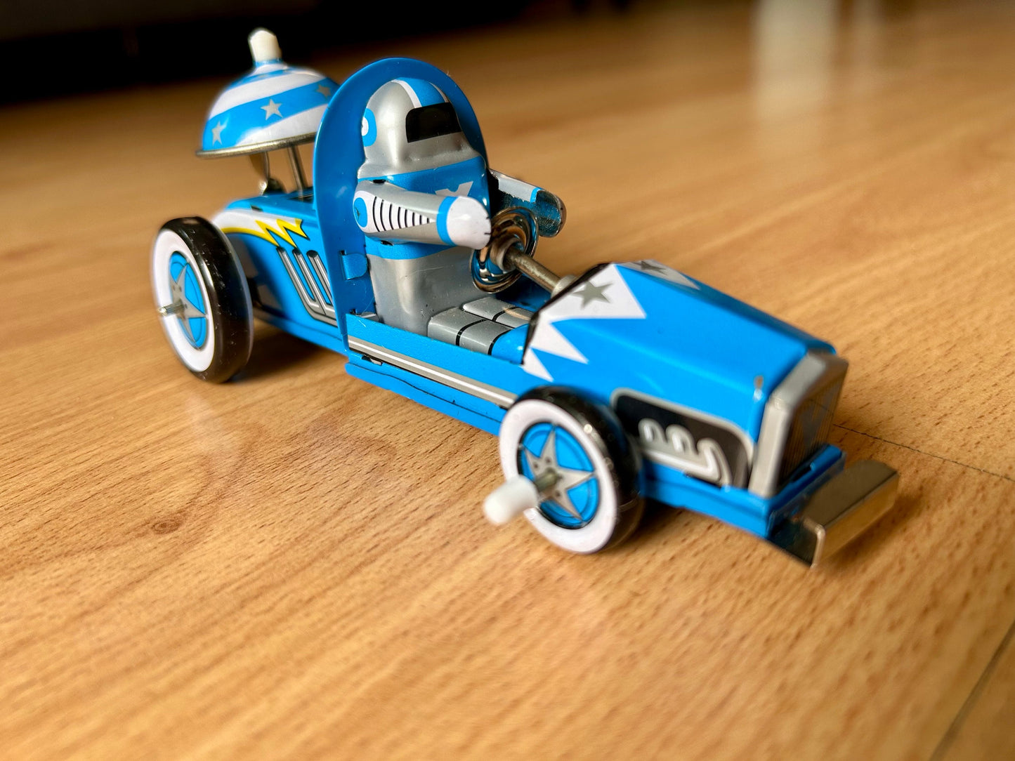 Space Race Car · Hojalata a cuerda con sirena