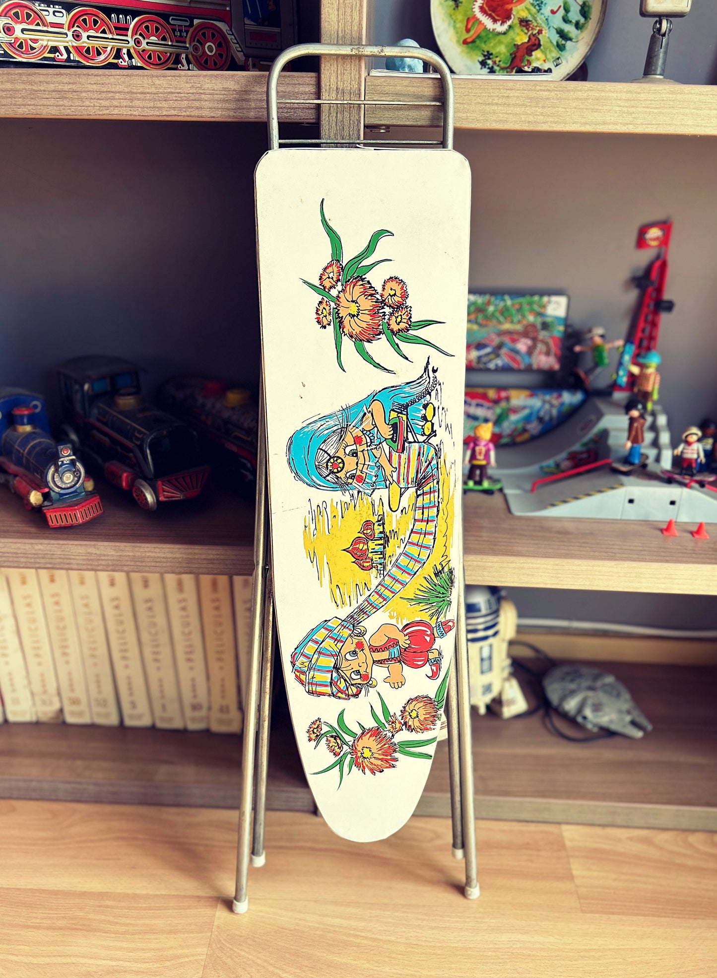Tabla de planchar y plancha · Juguete vintage