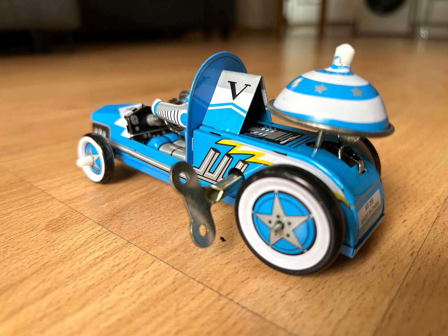 Space Race Car · Hojalata a cuerda con sirena