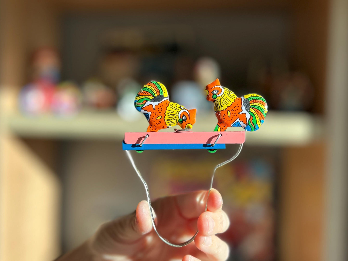 Gallinitas comiendo · Hojalata autómata