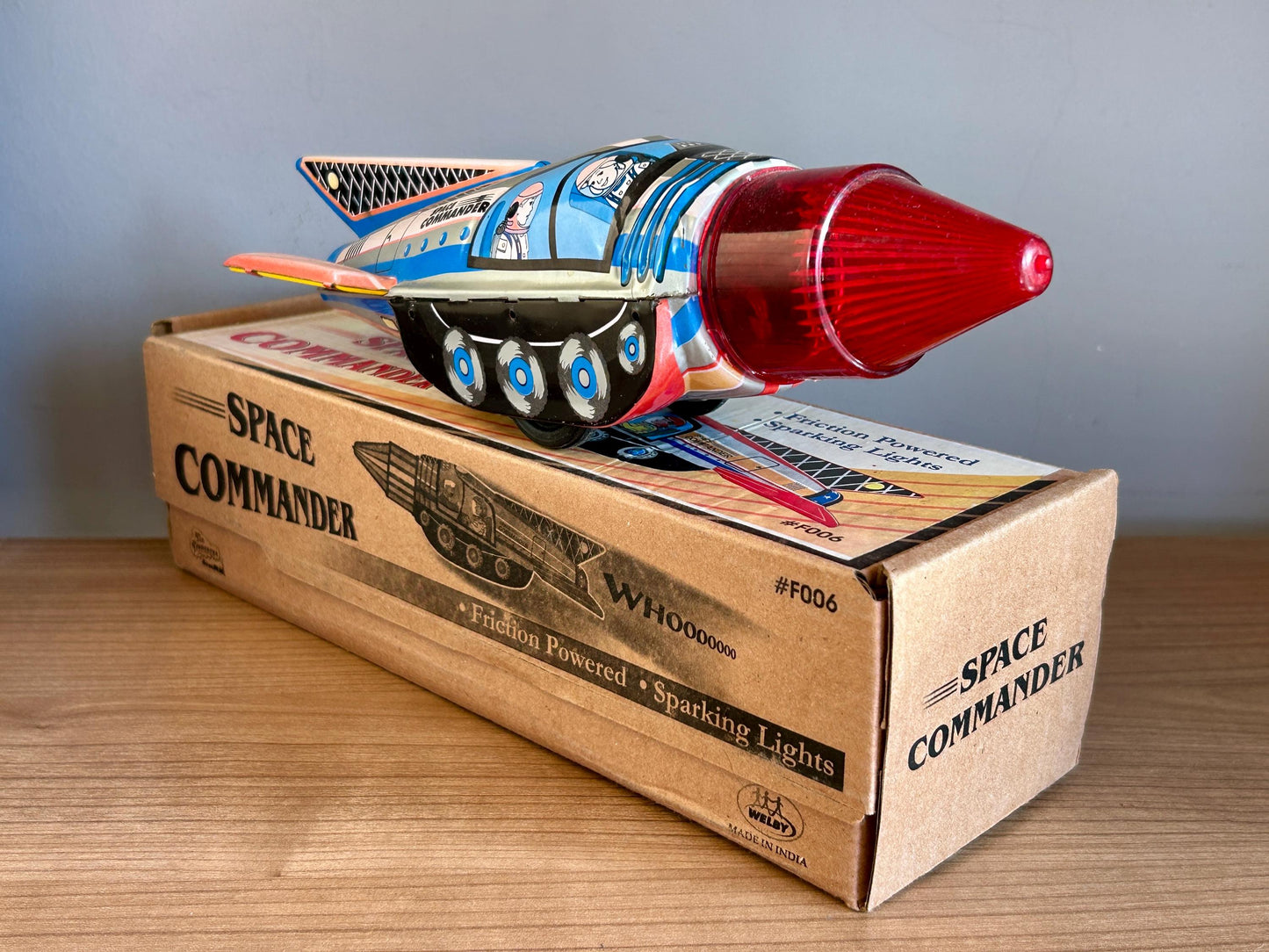 Space Commander · Cohete hojalata a fricción