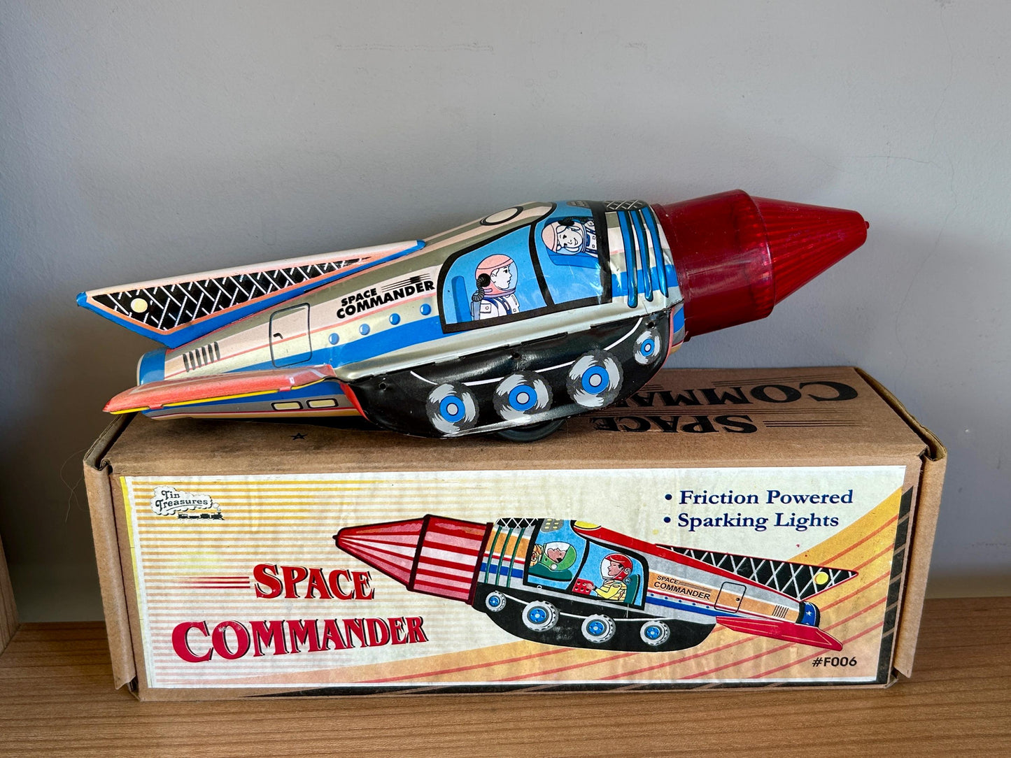 Space Commander · Cohete hojalata a fricción