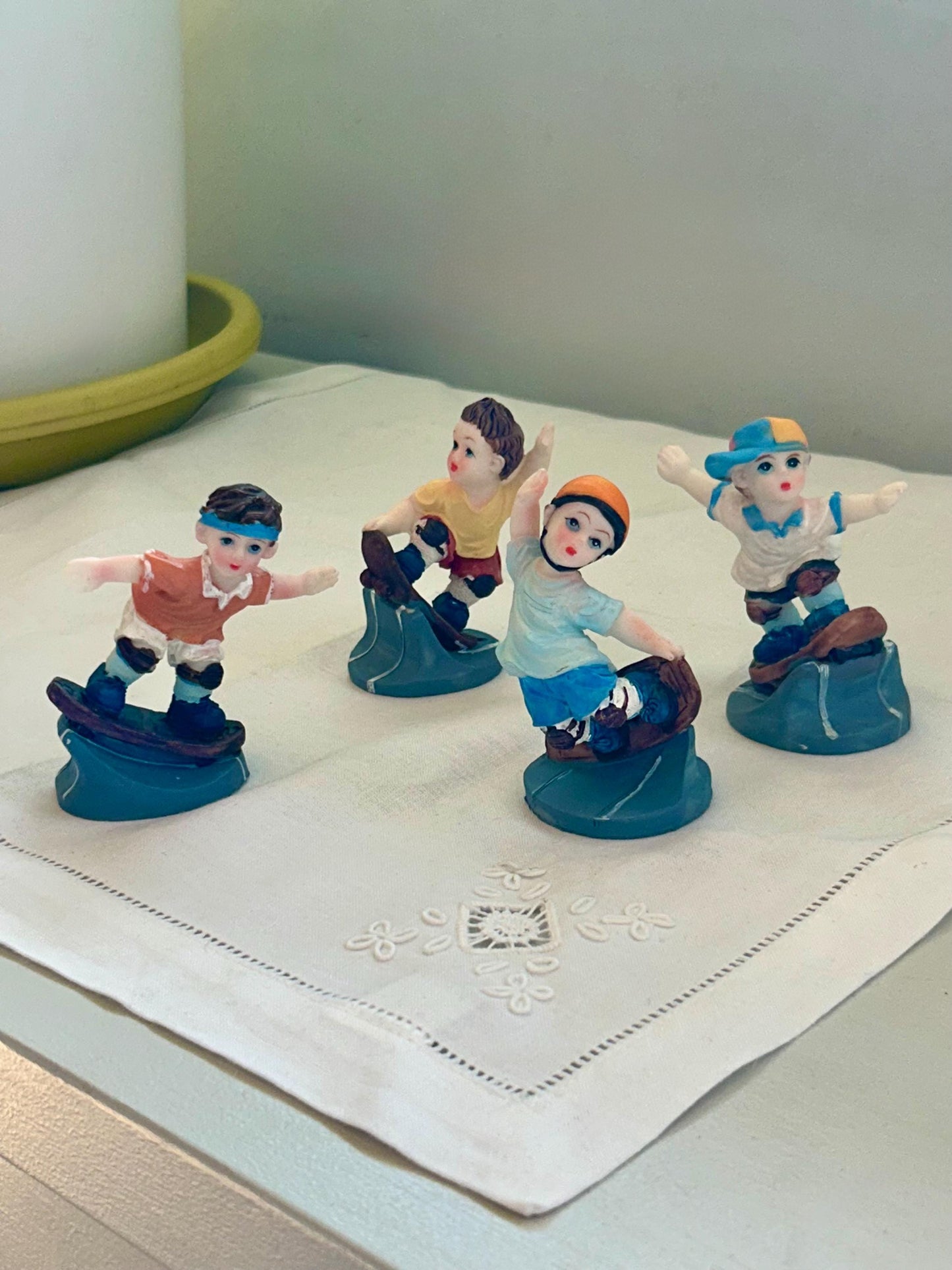Lote figuras niños skaters, decáda del 80