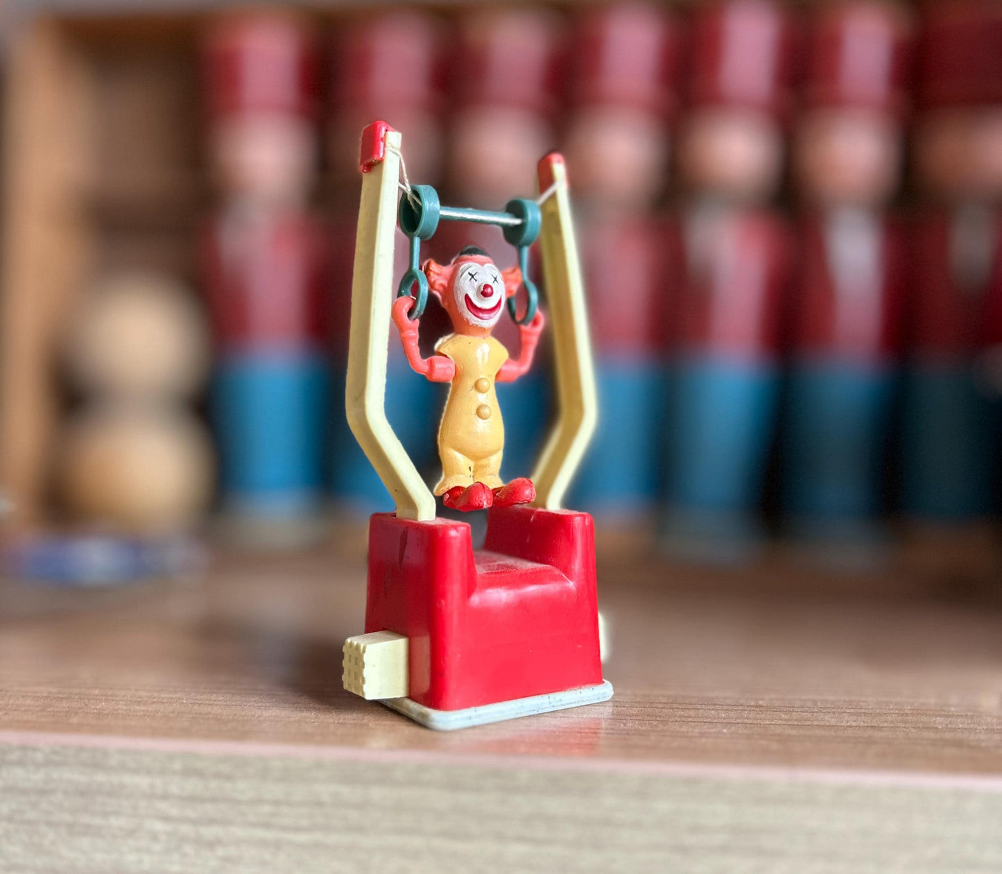 Payaso acróbata, juguete vintage años 60s, payaso trapecista