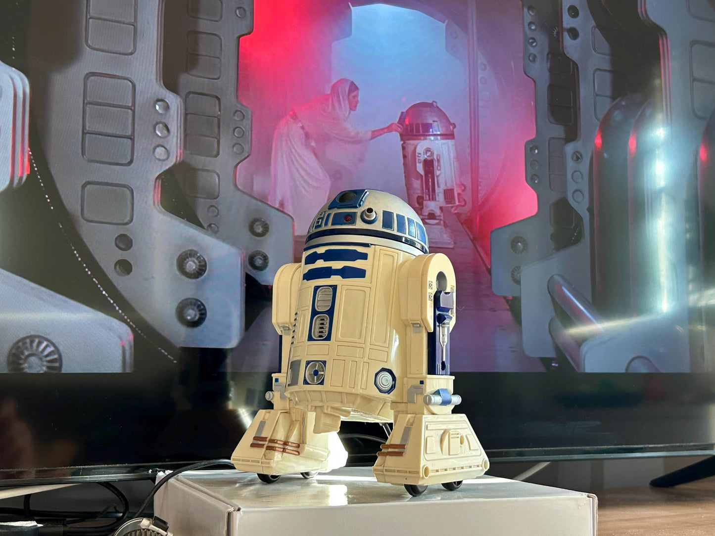 R2-D2 con mando · Star Wars Hasbro 1997