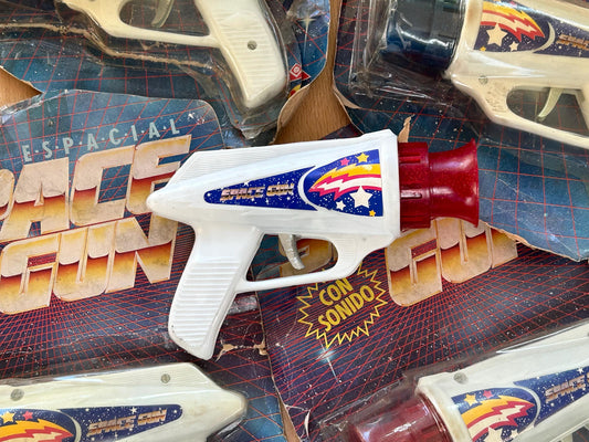 Pistola espacial 1970,  SPACE GUN juguete vintage coleccionable nostálgico, ciencia ficción.
