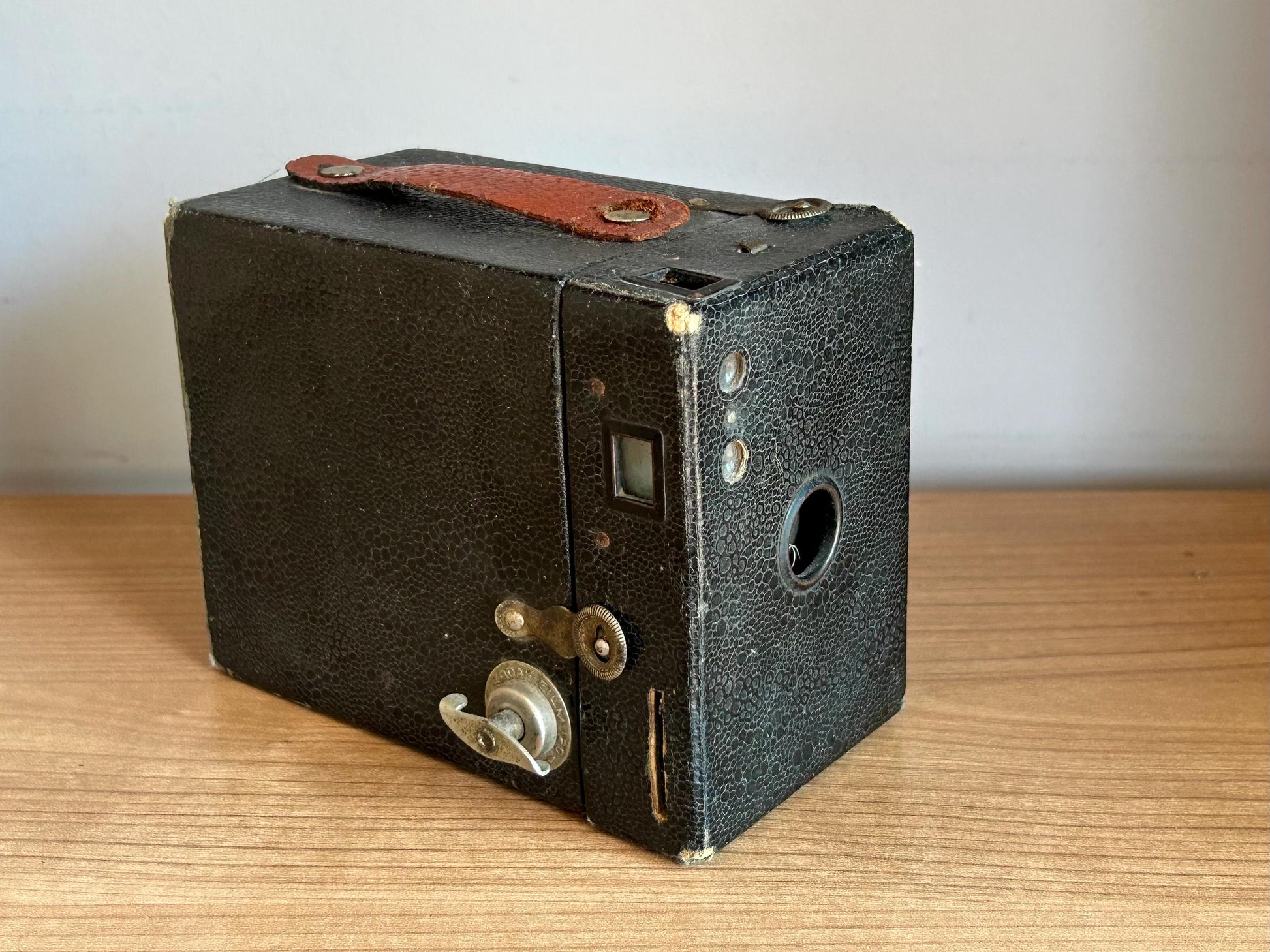 Cámara Kodak Six-20 Brownie Modelo B – Box Camera Vintage (1920s-1930s)