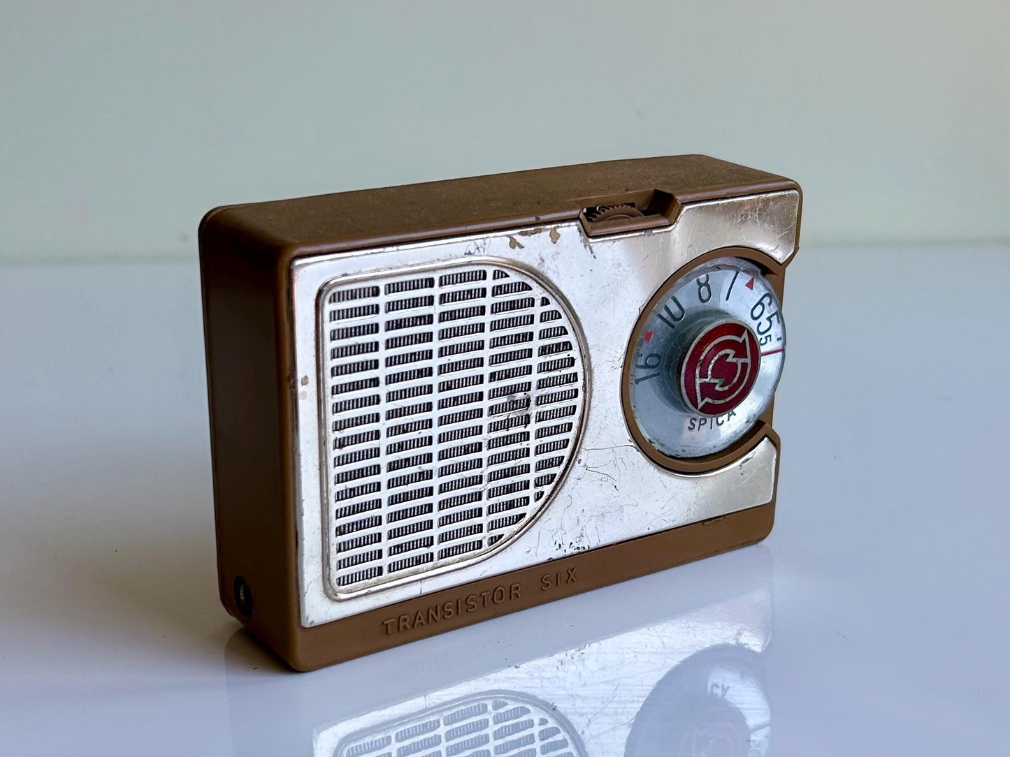 Radio Spica Transistor Six · Argentina