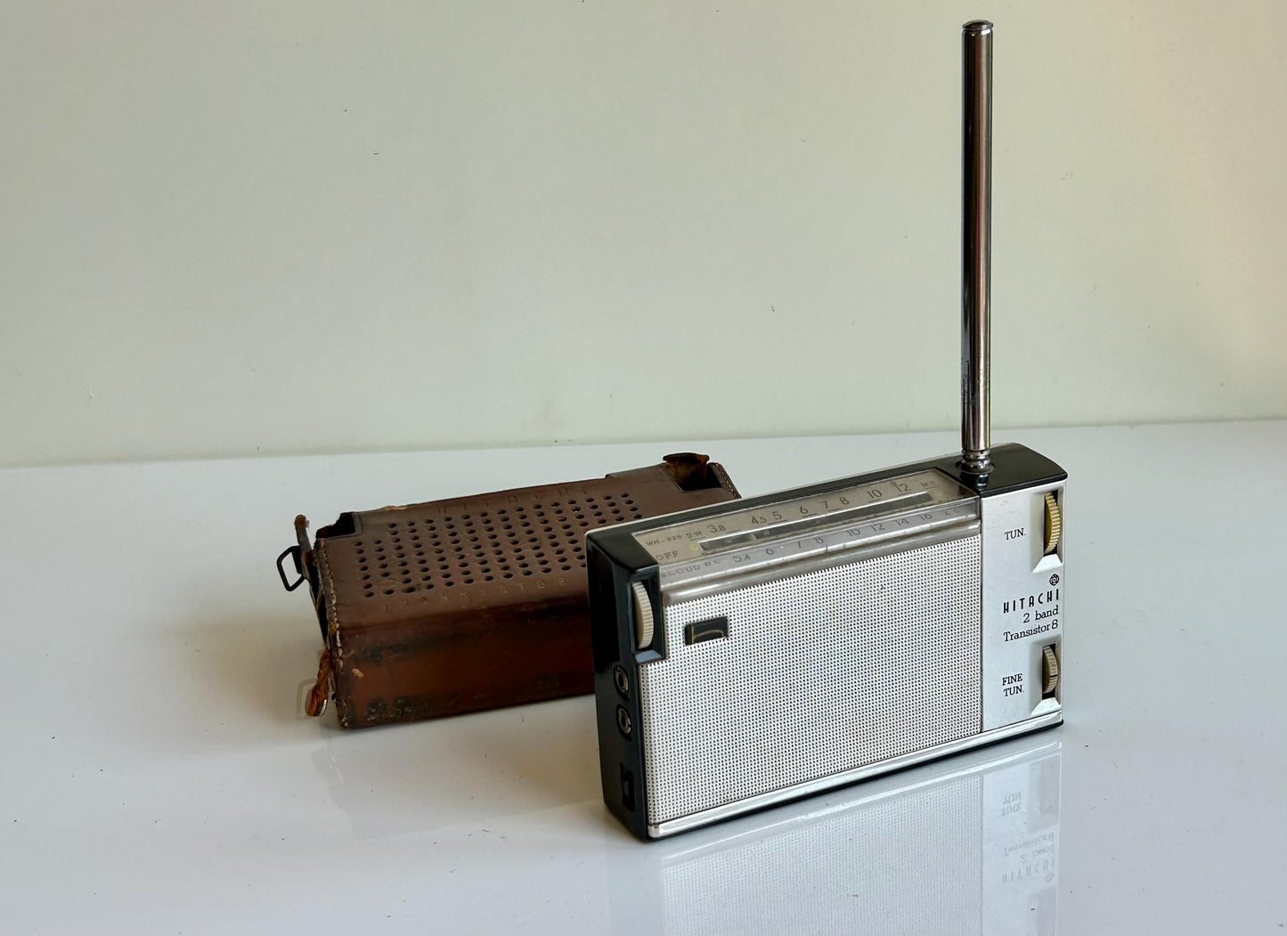 Radio Hitachi WH-829 · 8 transistores Japón 60s