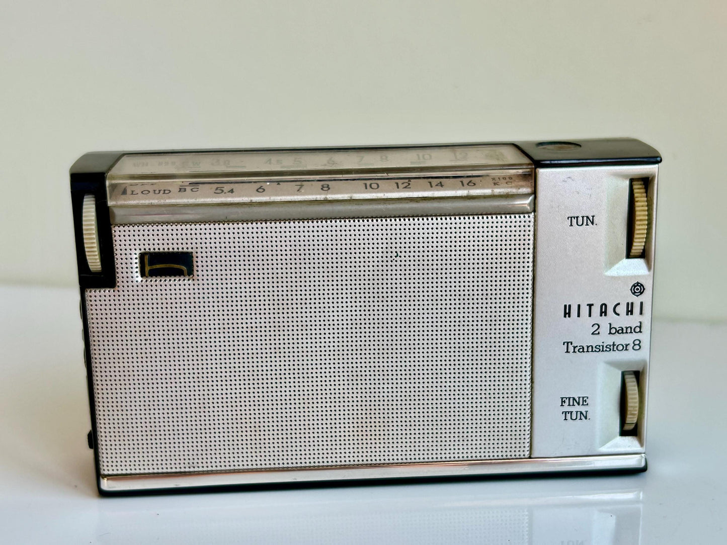 Radio Hitachi WH-829 · 8 transistores Japón 60s