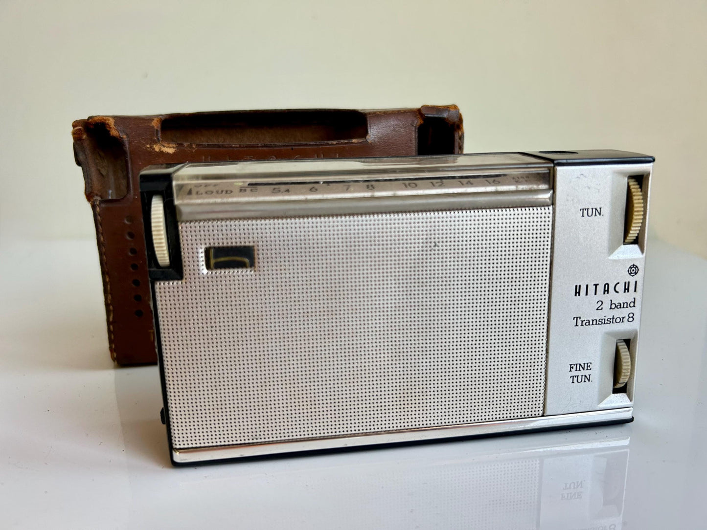 Radio Hitachi WH-829 · 8 transistores Japón 60s