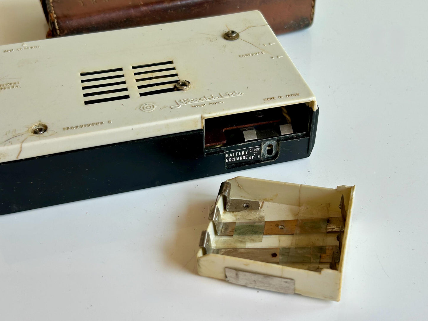 Radio Hitachi WH-829 · 8 transistores Japón 60s