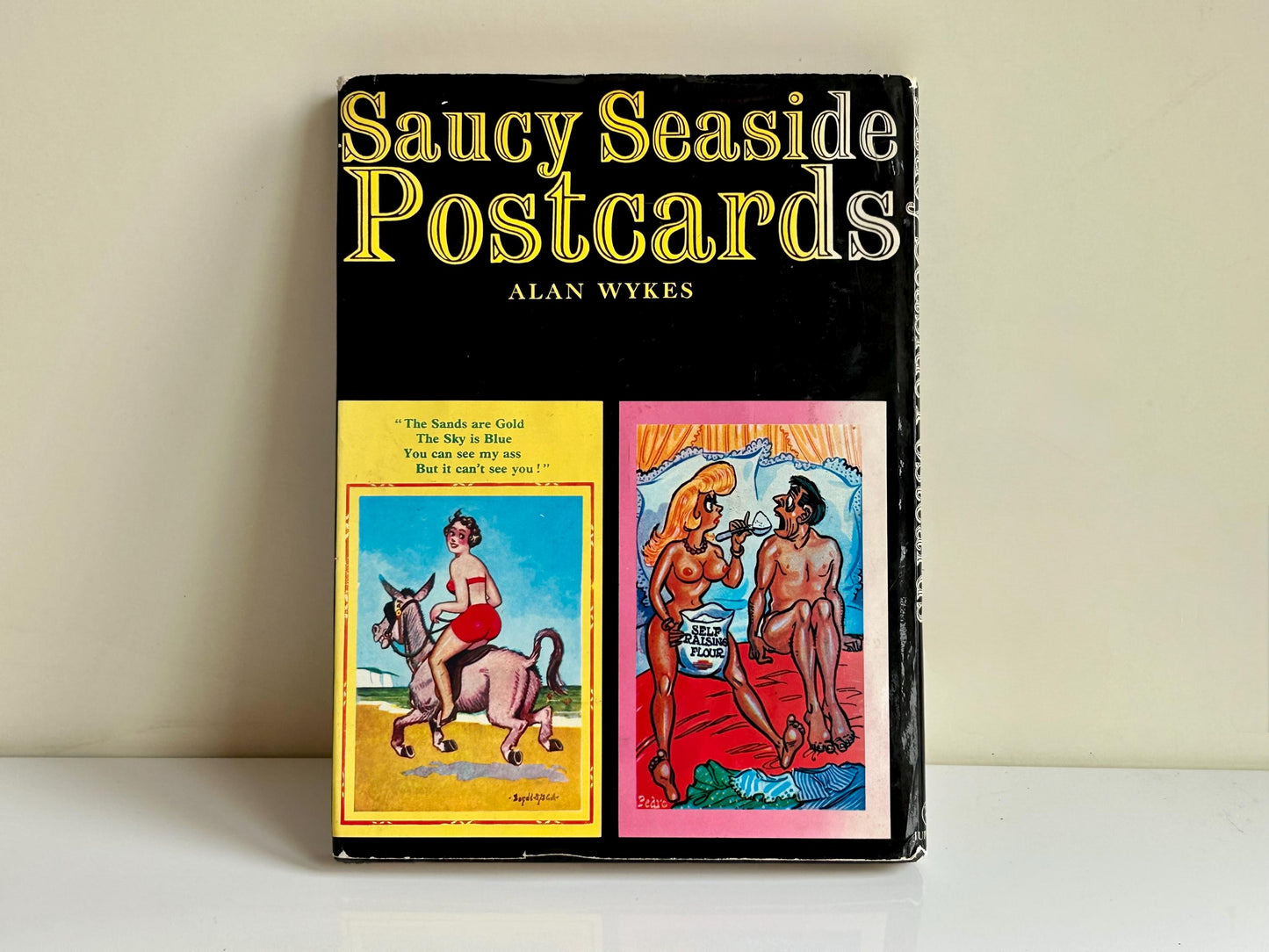 Saucy Seaside Postcards 1977 · Kitsch británico