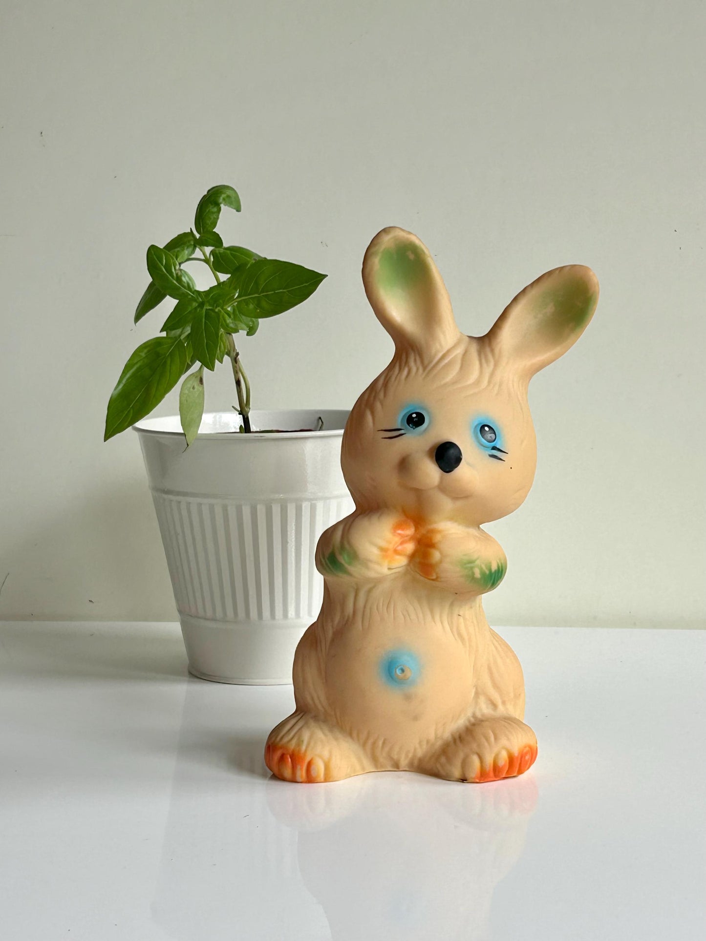 Conejo de goma con chirrido · Vintage años 70s