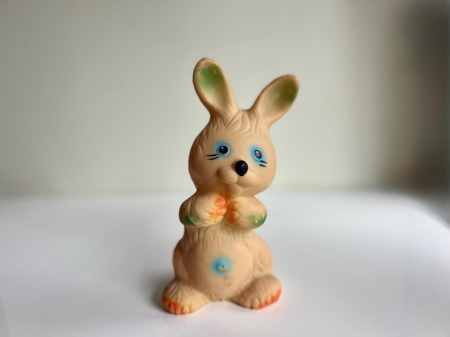 Conejo de goma con chirrido · Vintage años 70s