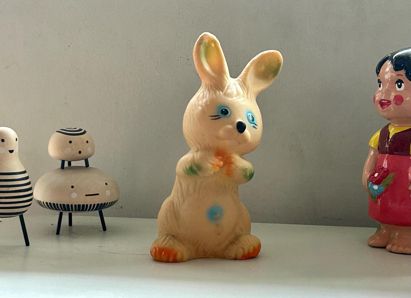 Conejo de goma con chirrido · Vintage años 70s