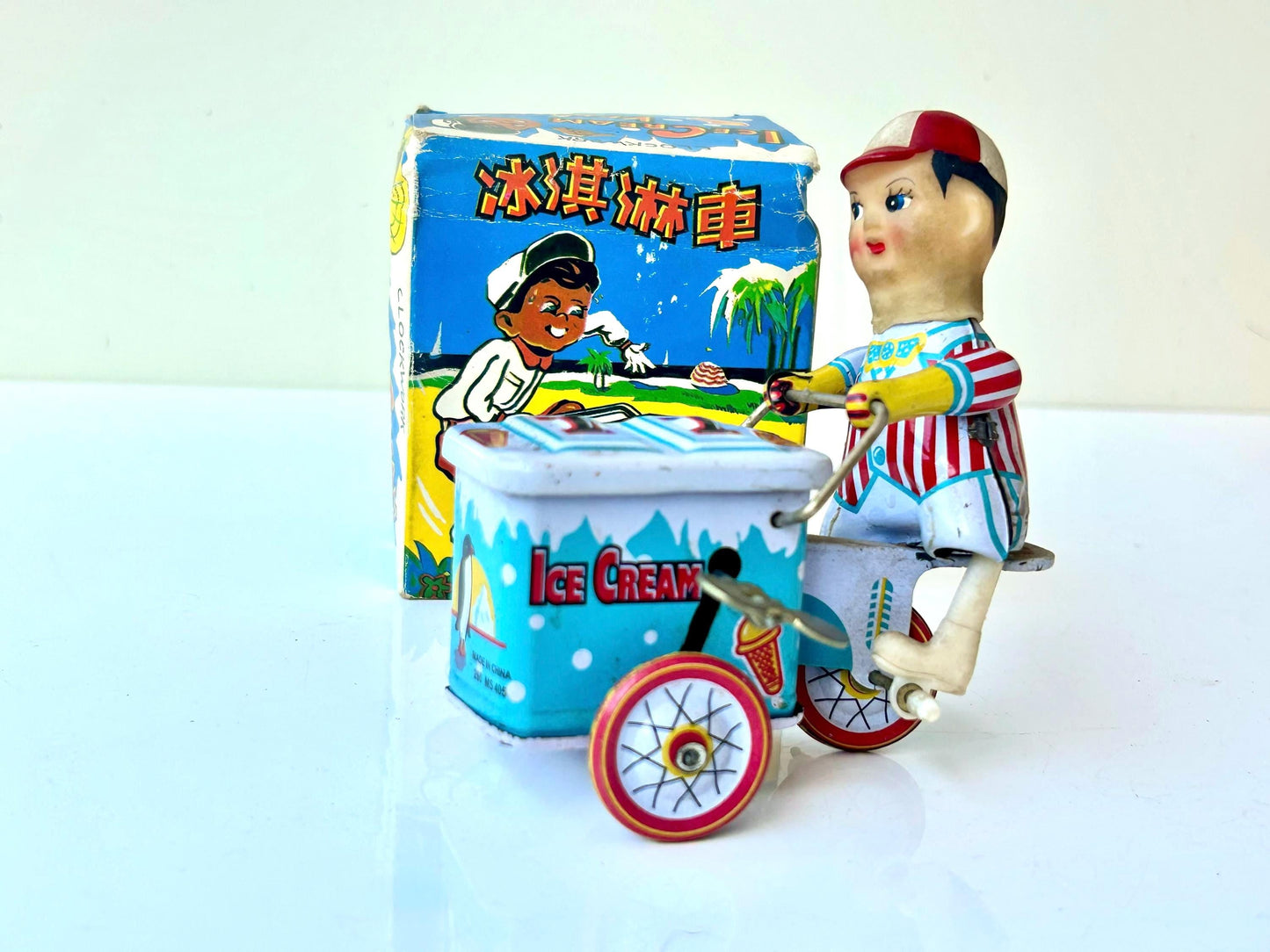 Triciclo heladero hojalata a cuerda · China 60s