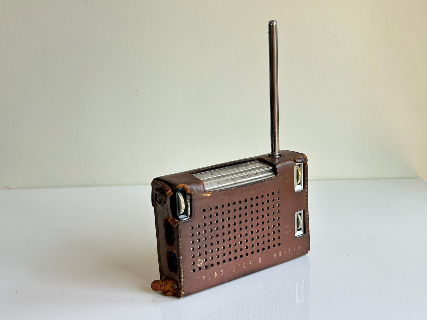 Radio Hitachi WH-829 · 8 transistores Japón 60s