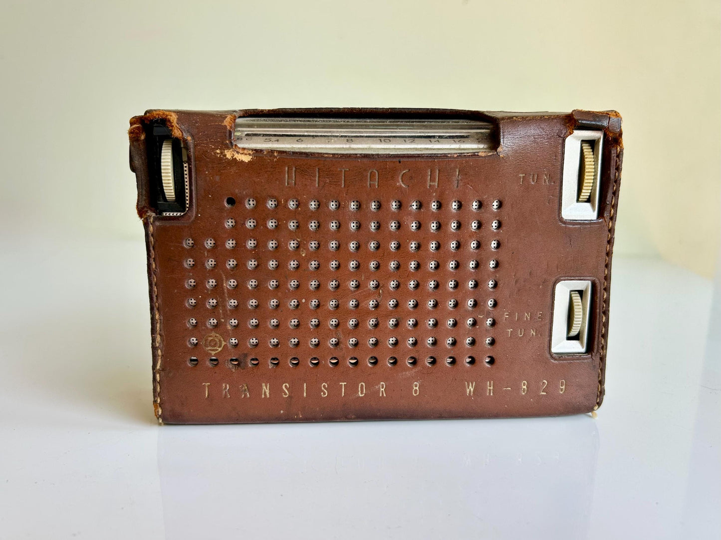 Radio vintage Hitachi Transistor 8 WH-829 con funda original – Funcionando – Años 60 Japón