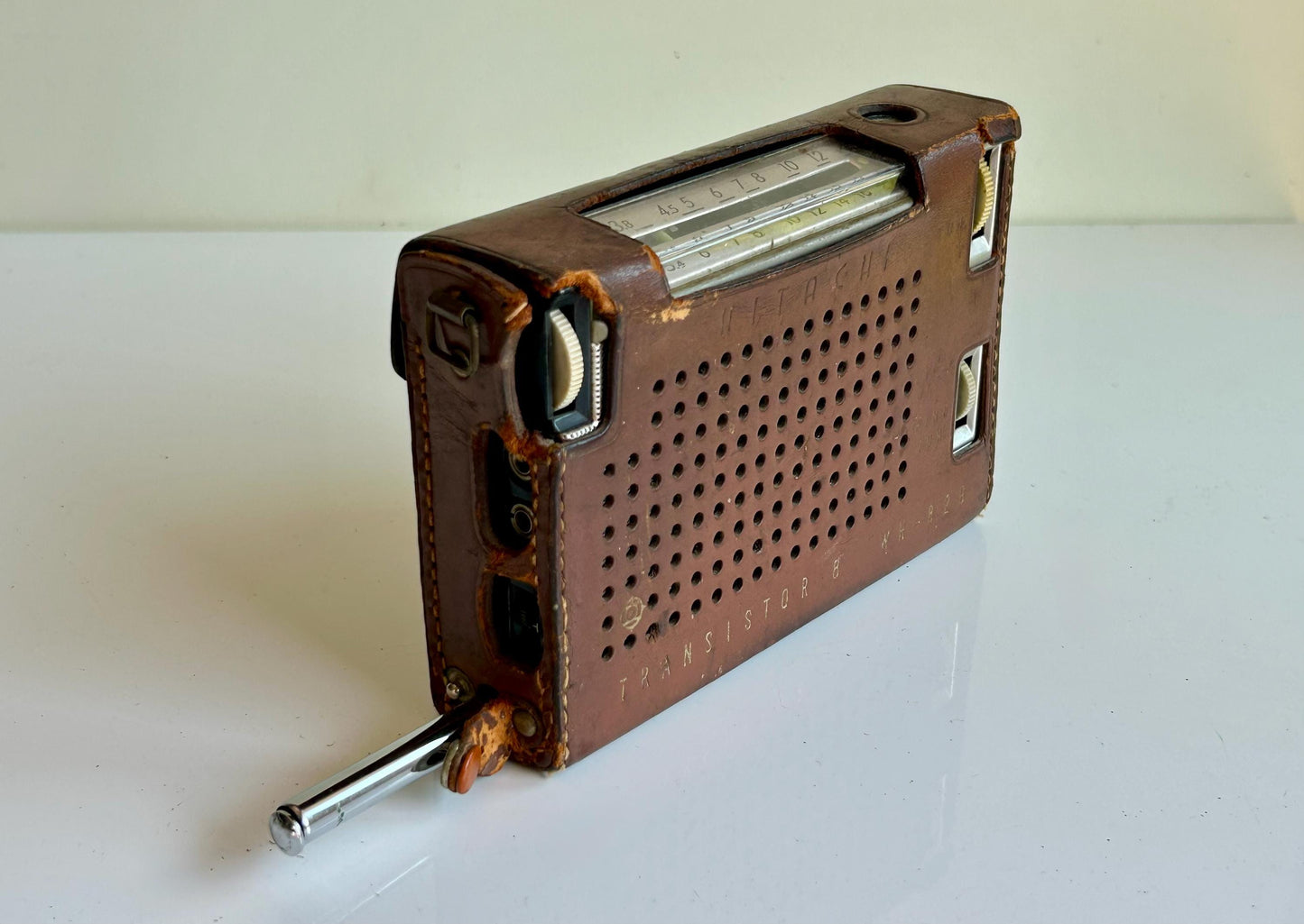Radio Hitachi WH-829 · 8 transistores Japón 60s