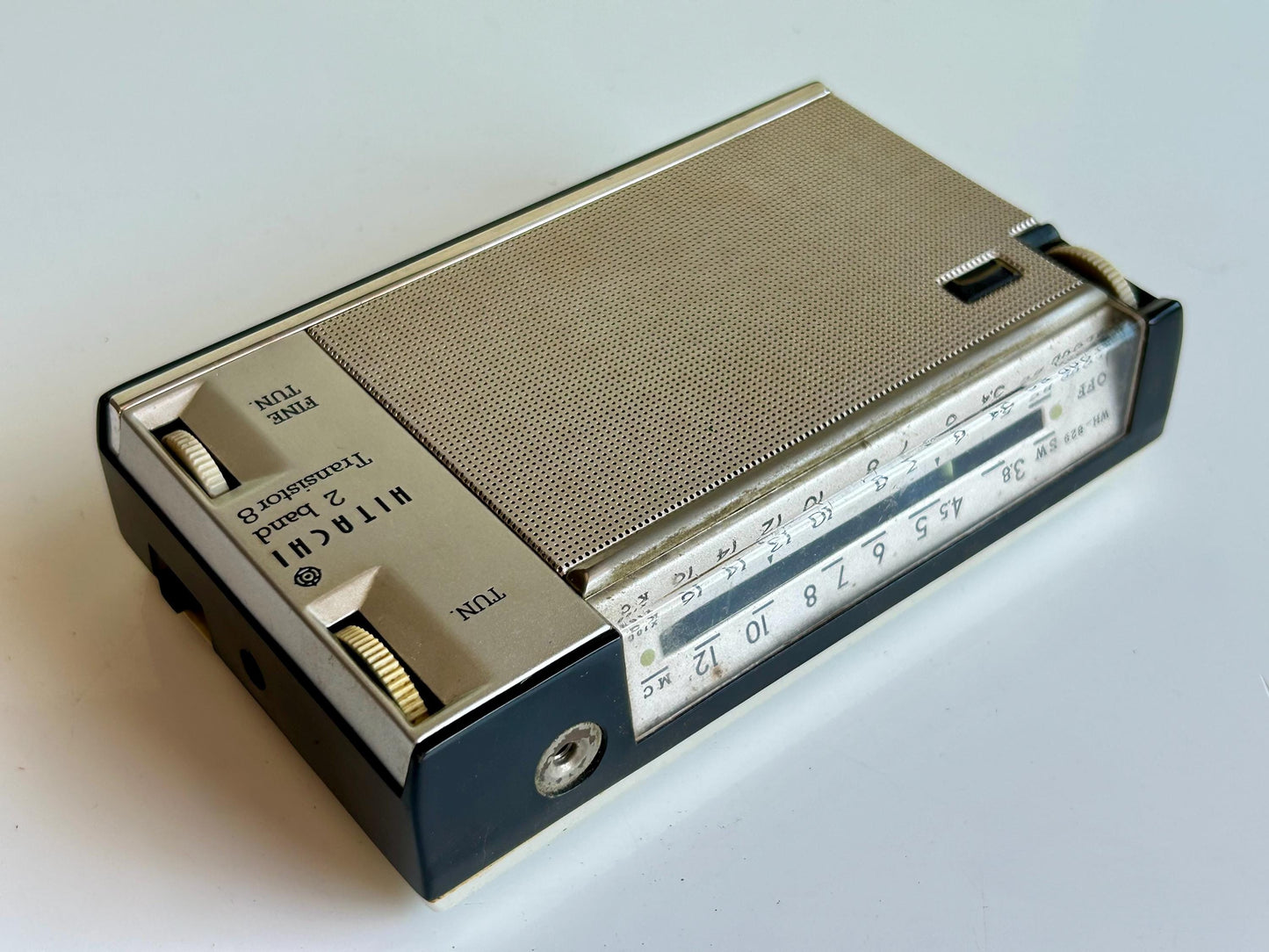 Radio Hitachi WH-829 · 8 transistores Japón 60s