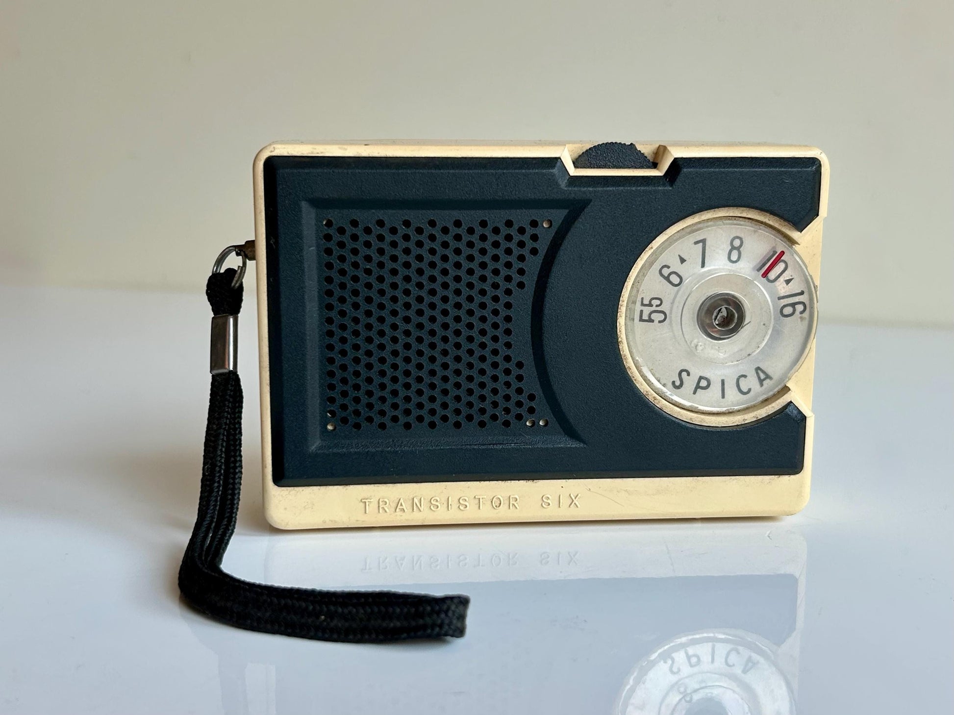 Radio vintage Spica Transistor Six – portátil de colección, años 60/70 – Niviko S.A. Argentina – No funciona