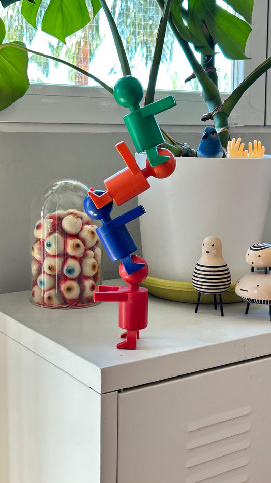 Muñecos japoneses apilables vintage años 70 – Juguete retro de encastre en colores primarios