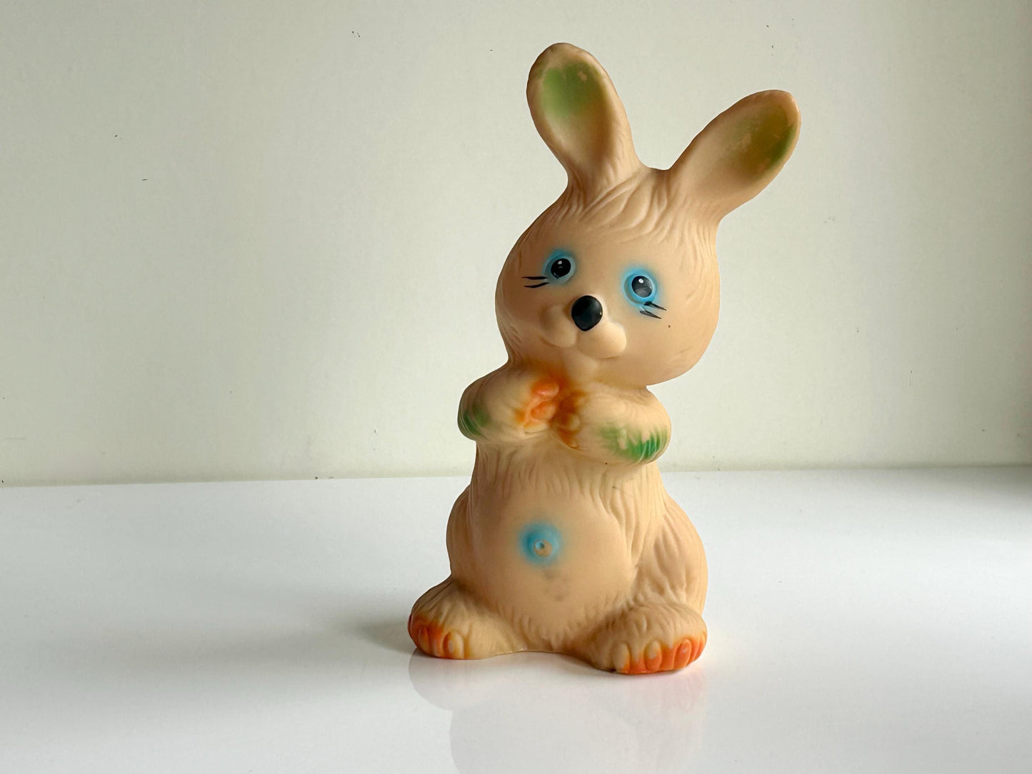 Conejo de goma con chirrido · Vintage años 70s