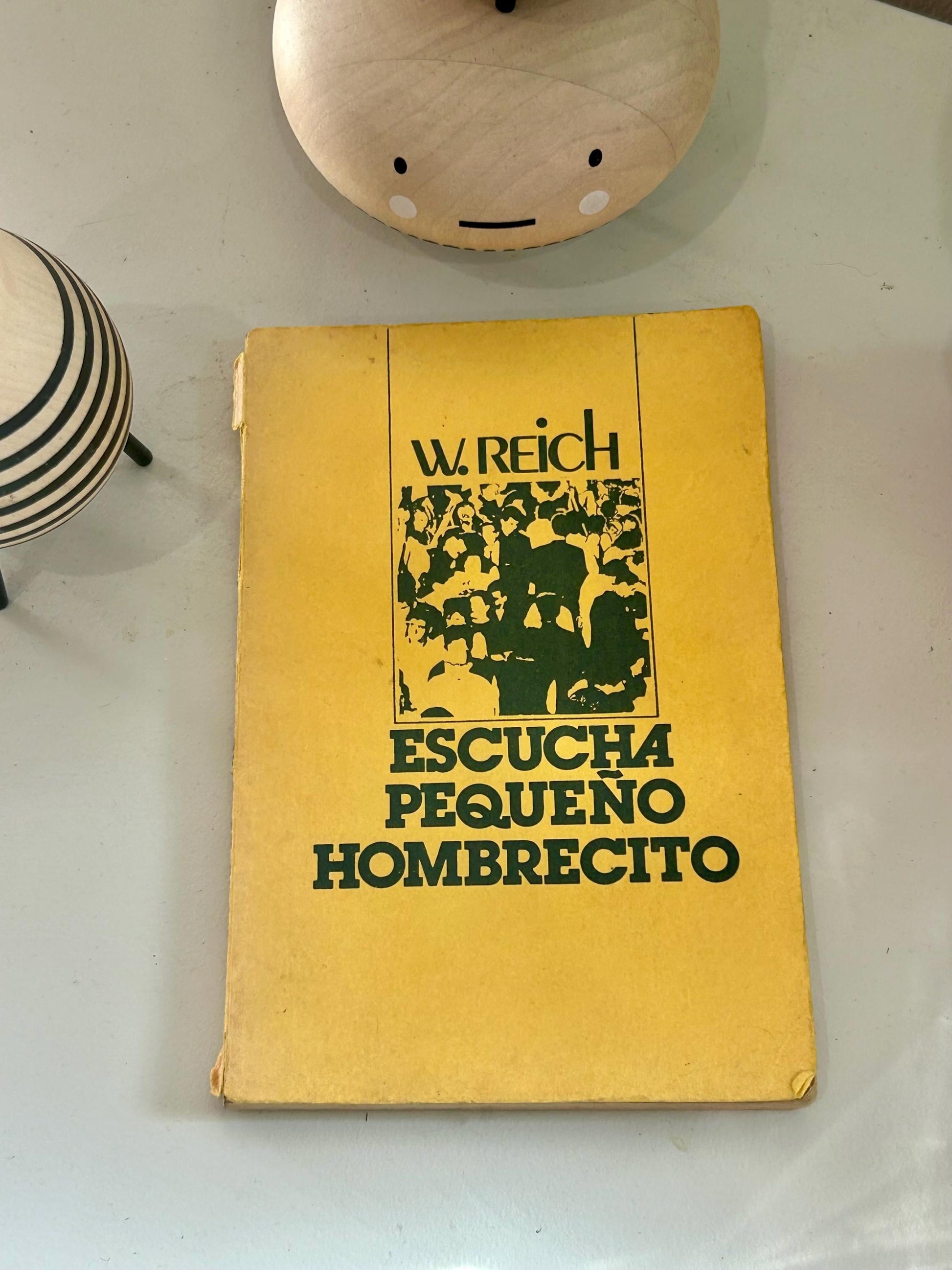 Libro Vintage "Escucha Pequeño Hombrecito" – Wilhelm Reich – Ediciones Síntesis – Crítica social y psicológica – Años 70