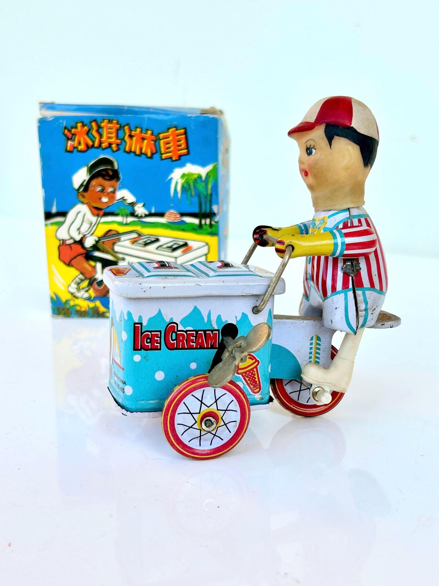 Triciclo heladero hojalata a cuerda · China 60s