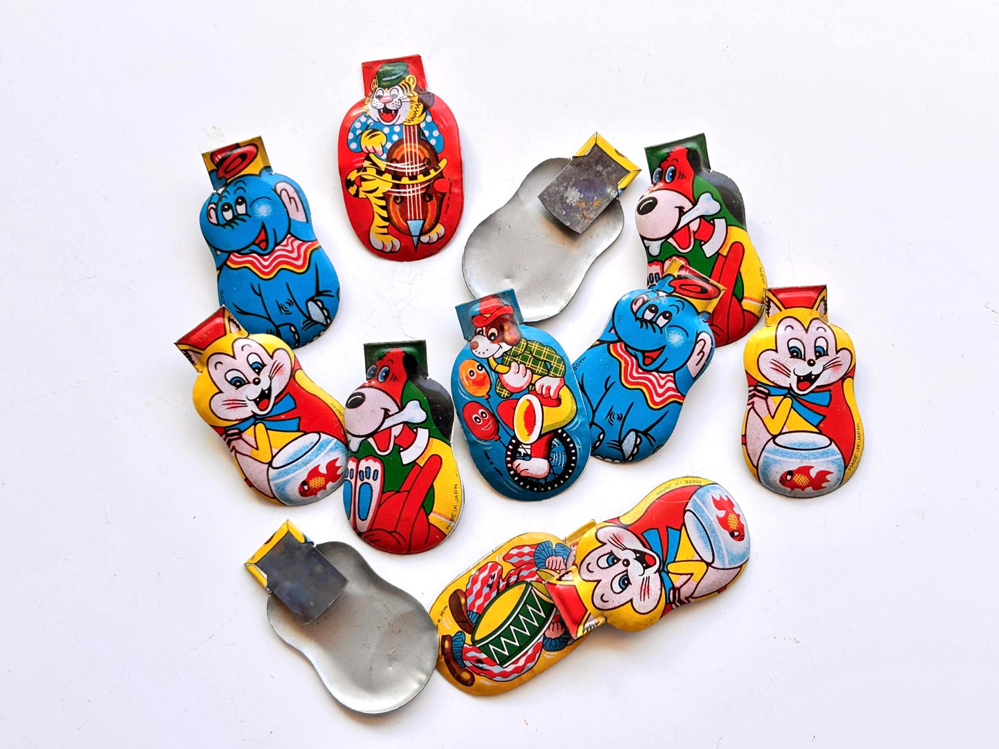 Auténticos juguetes clickers metálicos vintage “Made in Japan” / Vintage Tin Litho Noisemaker Party Clicker