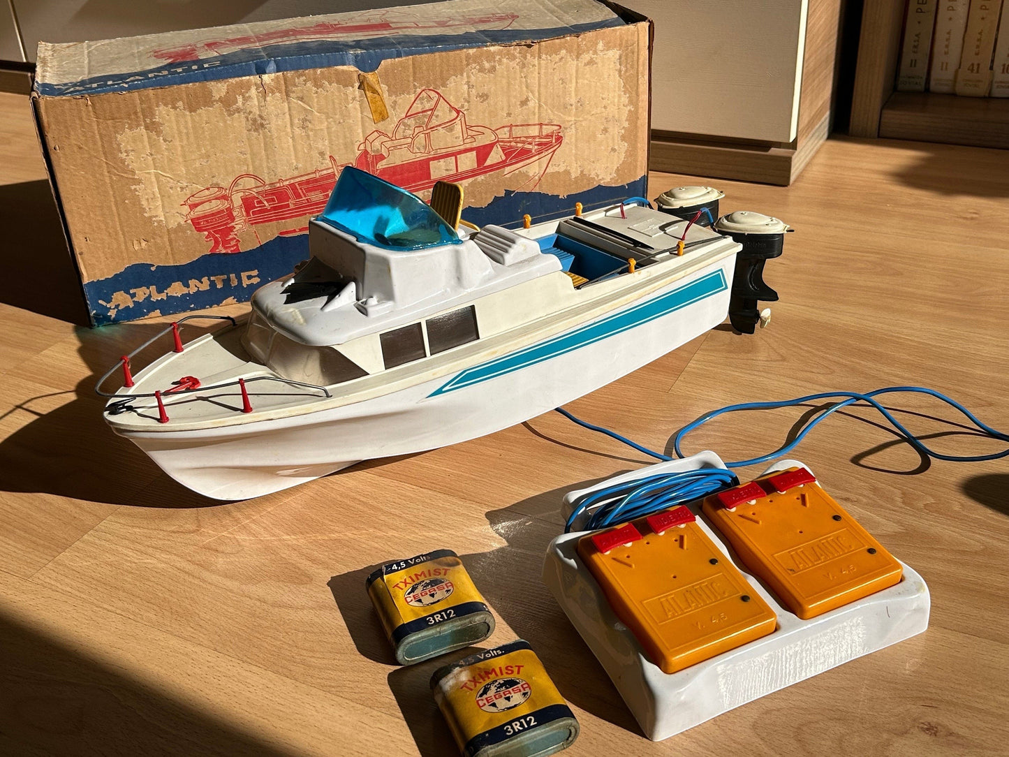 Yate Motoscafo BORA con mando · Italia años 60s