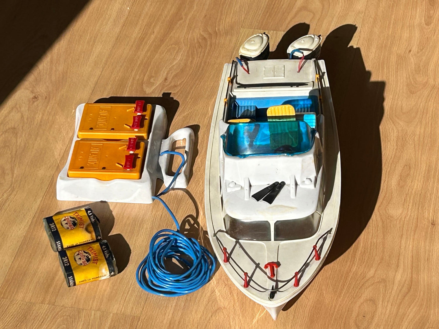 Yate Motoscafo BORA con mando · Italia años 60s