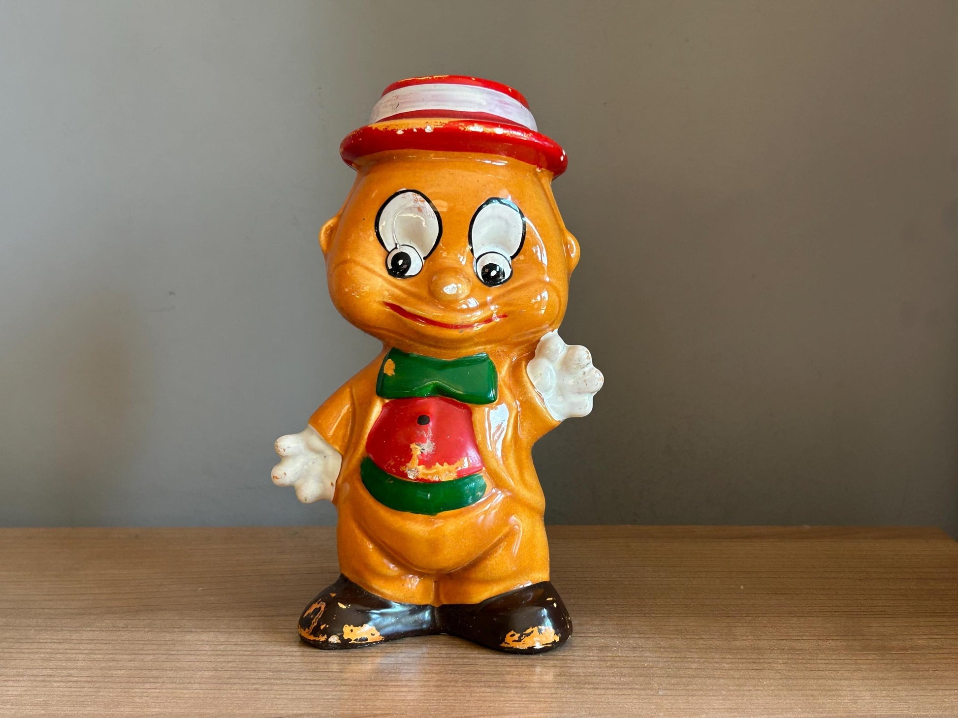 Hucha de cerámica vintage años 60‑70 – muñeco con sombrero – alcancía retro infantil – decoración nostálgica