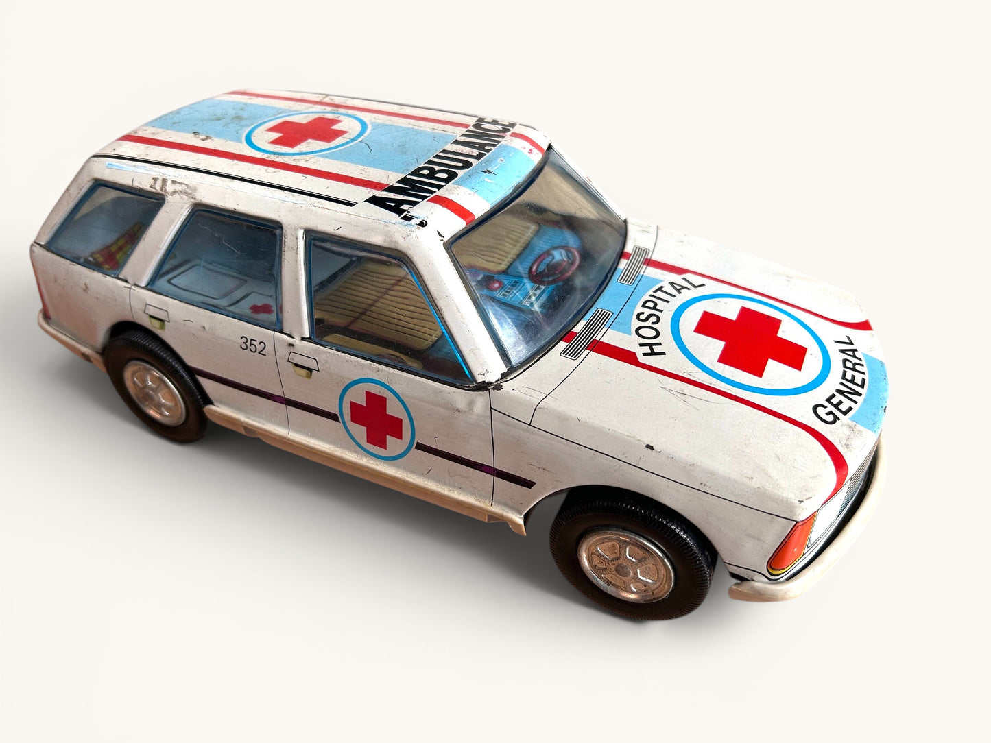 Ambulancia Renault hojalata · Román España 1980