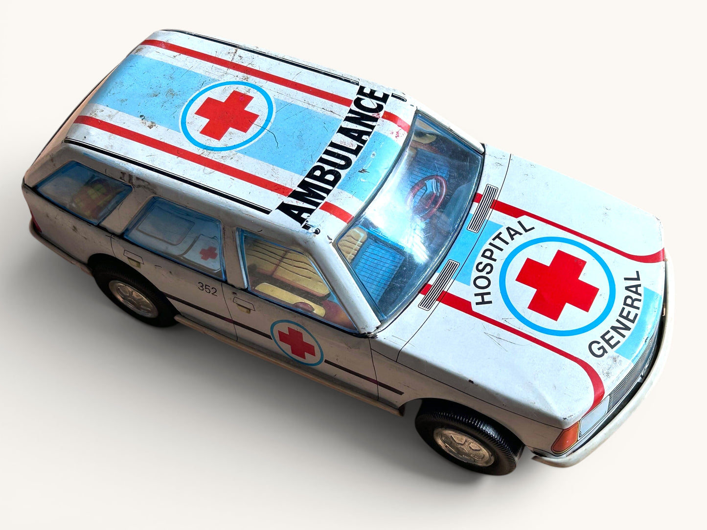 Ambulancia Renault hojalata · Román España 1980