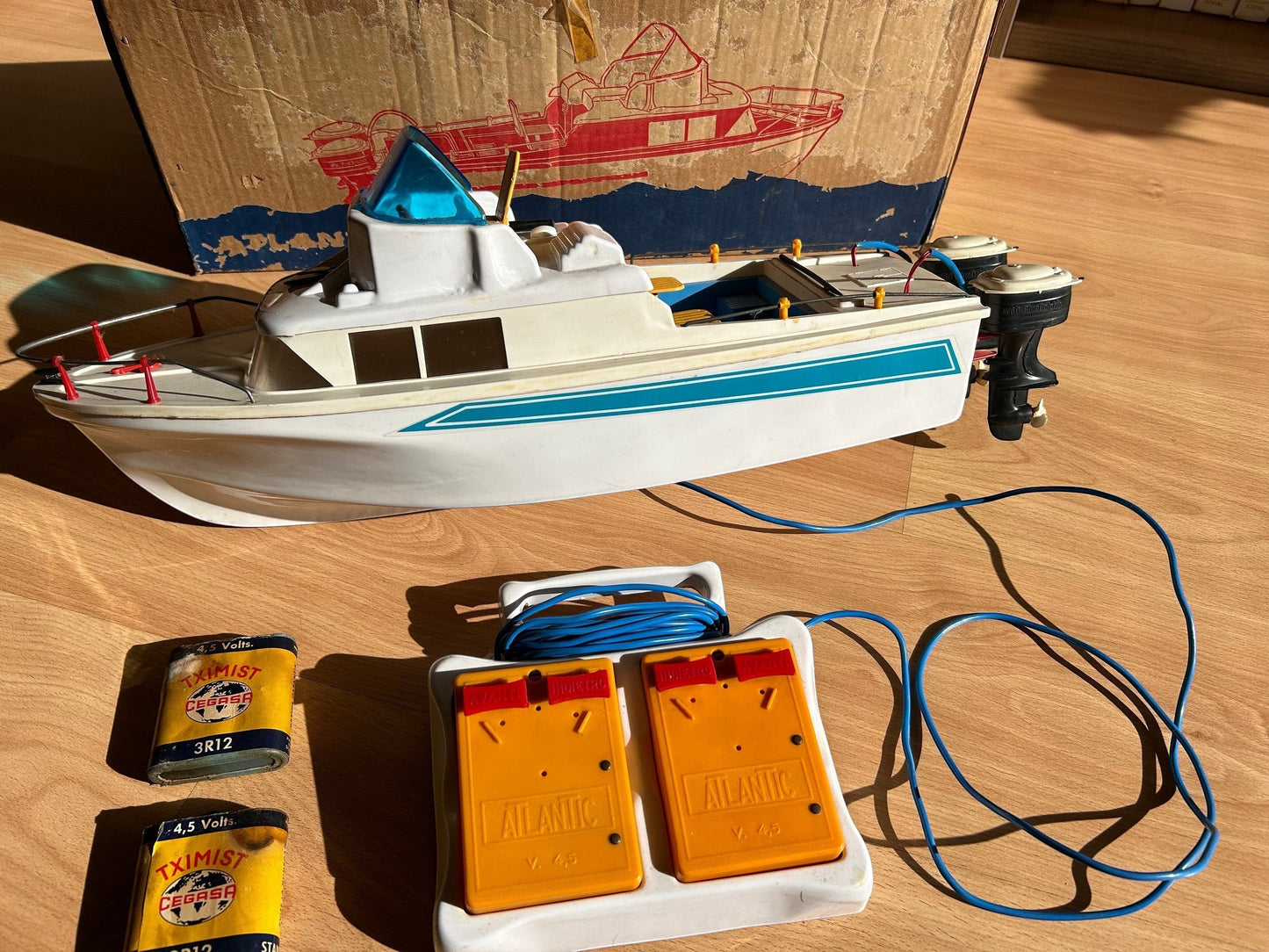 Yate Motoscafo BORA con mando · Italia años 60s